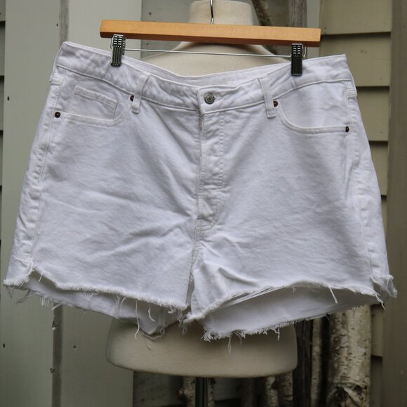 Old Navy Plus Size White High Rise OG Straight Stretch Jean Cut Off Shorts Sz 18 - Picture 2 of 9